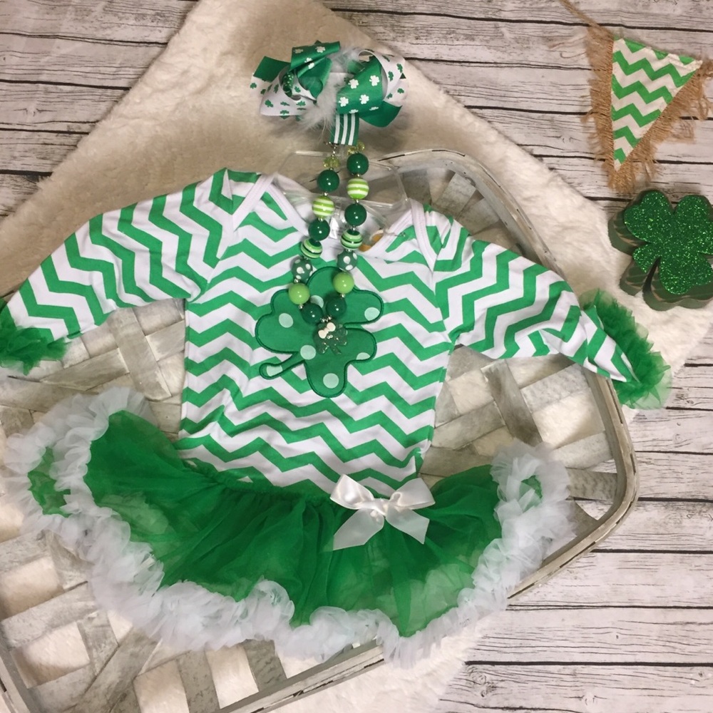 ☘️ St. Patty’s Day Ruffle Onsie ☘️ Baby NEW 12-18 months St Patrick’s Day Frilly - Picture 3 of 8